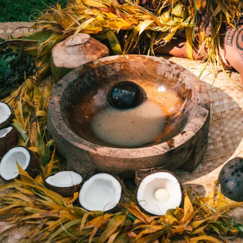 Bol traditionnel utilisé lors d’un atelier kava polynésien à Tahiti